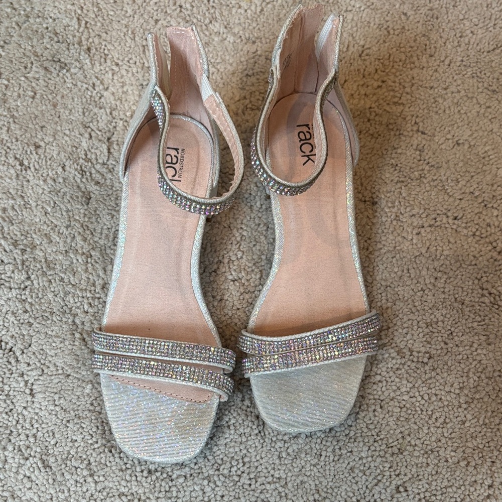 Nordstrom Rack Krystina Silver Metallic Strappy Open Toe Size 2 Low Heel